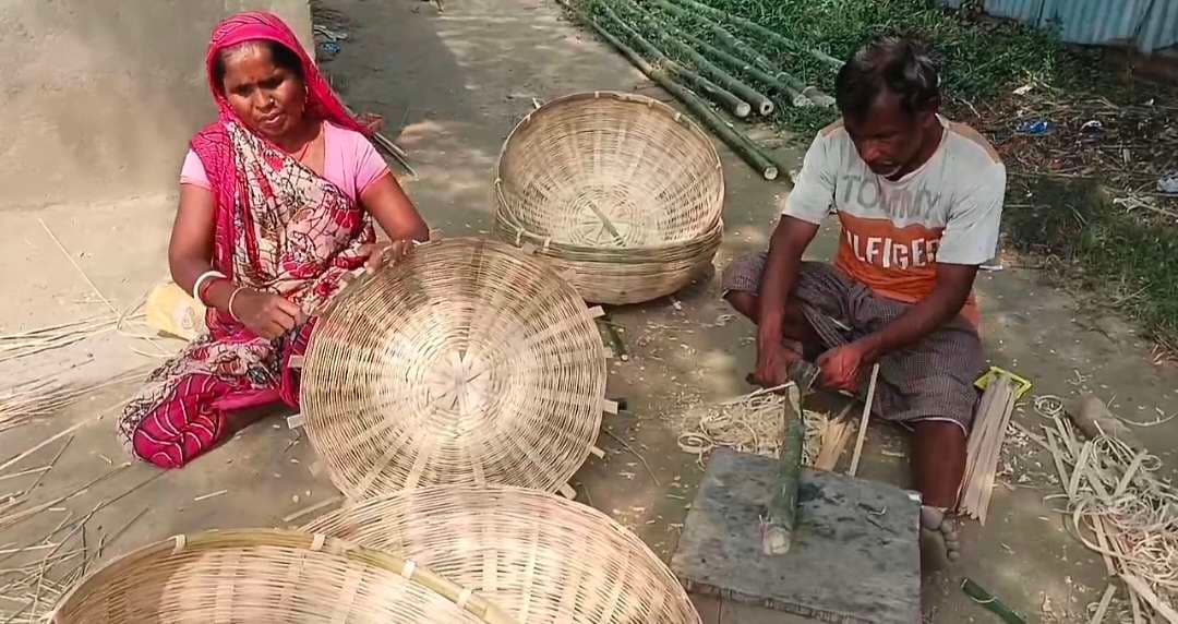 छठ महापर्व को लेकर सूप, डलिया निर्माण में आयी तेजी