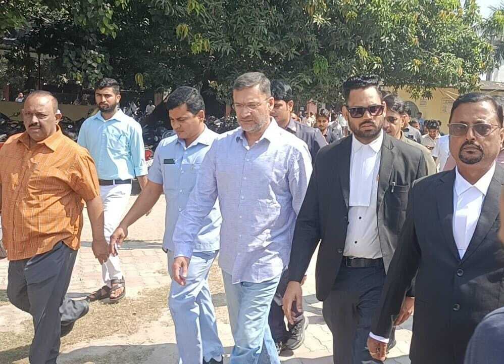 एआईएमआईएम सुप्रिमो के भाई अकबरूद्दीन ओवैसी पेश हुए न्यायालय में, दर्ज कराया बयान