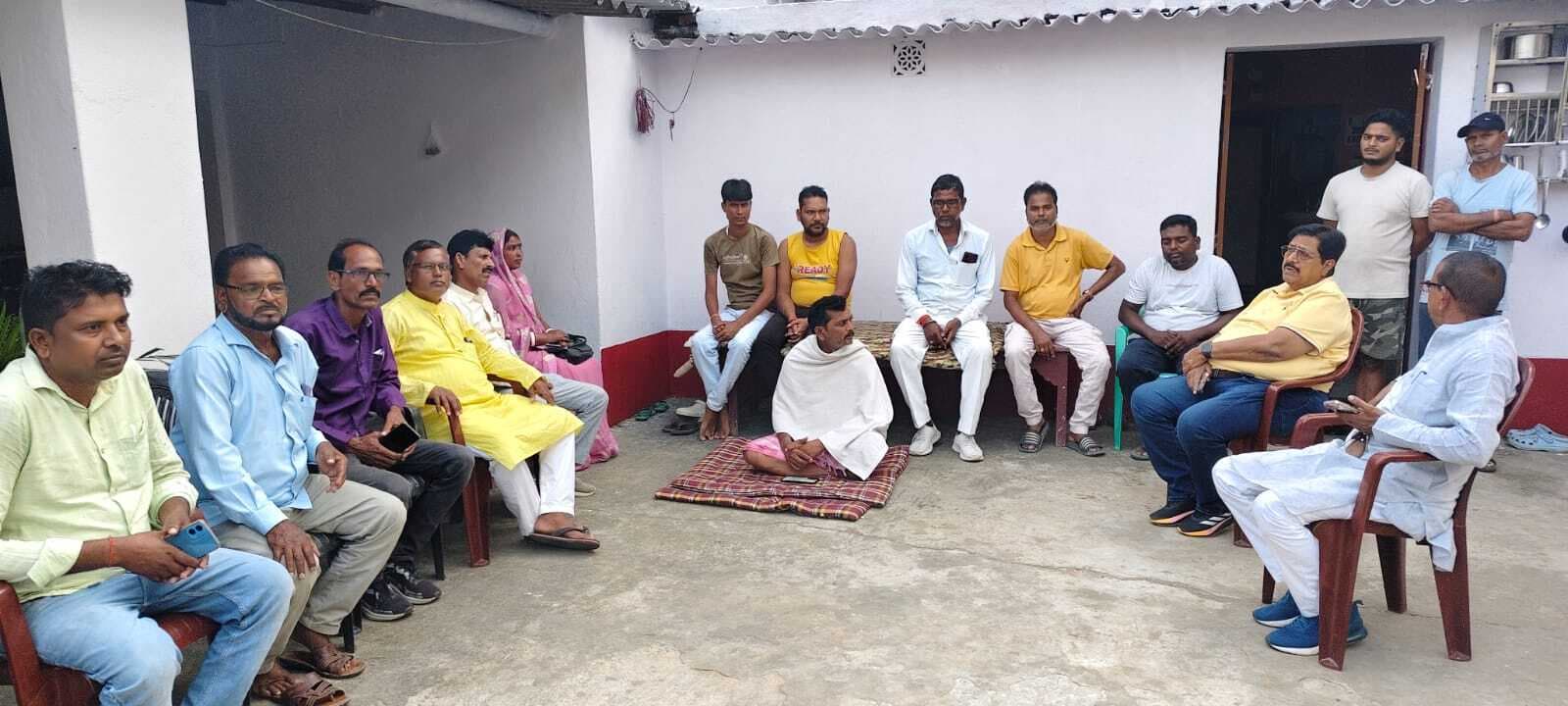 महेंद्र मंडल से मिले विधायक, दी सांत्वना