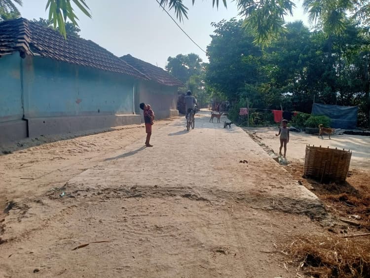 बिना बोर्ड लगाये योजना का हो रहा काम