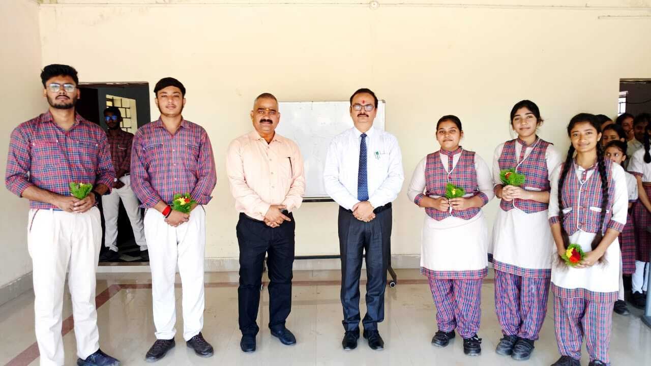 Deoghar news : डीएवी चितरा में छात्र-परिषद के लिए सदस्यों का हुआ चुनाव, चुने गये पदधारक सम्मानित