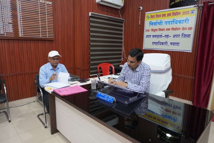 बूथों पर पानी व बिजली की करें व्यवस्था