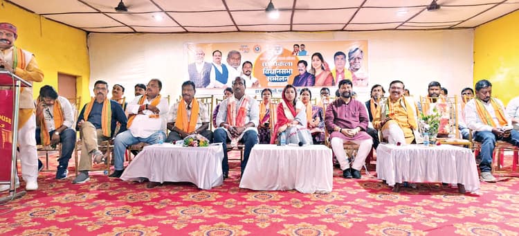Seraikela Kharsawan News : देश तभी ताकतवर बनेगा, जब हम स्वदेशी सामान खरीदेंगे : पूर्णिमा
