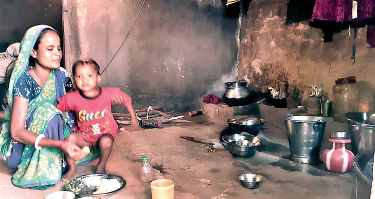 East Singhbhum News : बांस की कला से जीवनयापन कर रहे 20 कालिंदी परिवार
