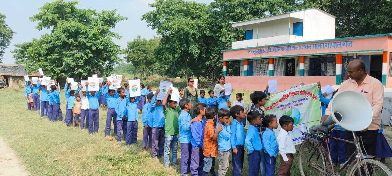 मांझा में छात्रों ने रंगोली और रैली निकाल दिया मतदान का संदेश