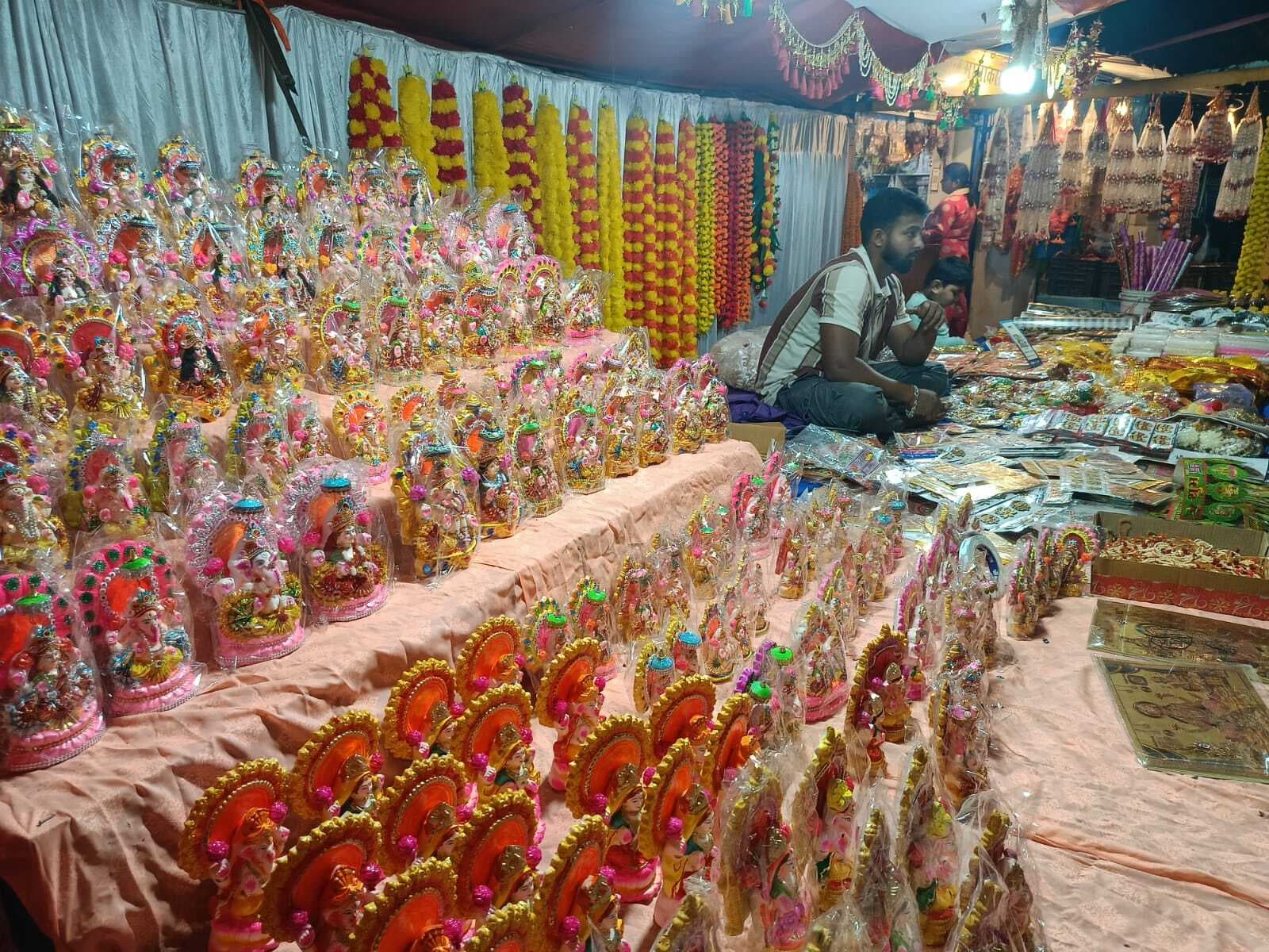 पिपरवार में सजा धनतेरस का बाजार