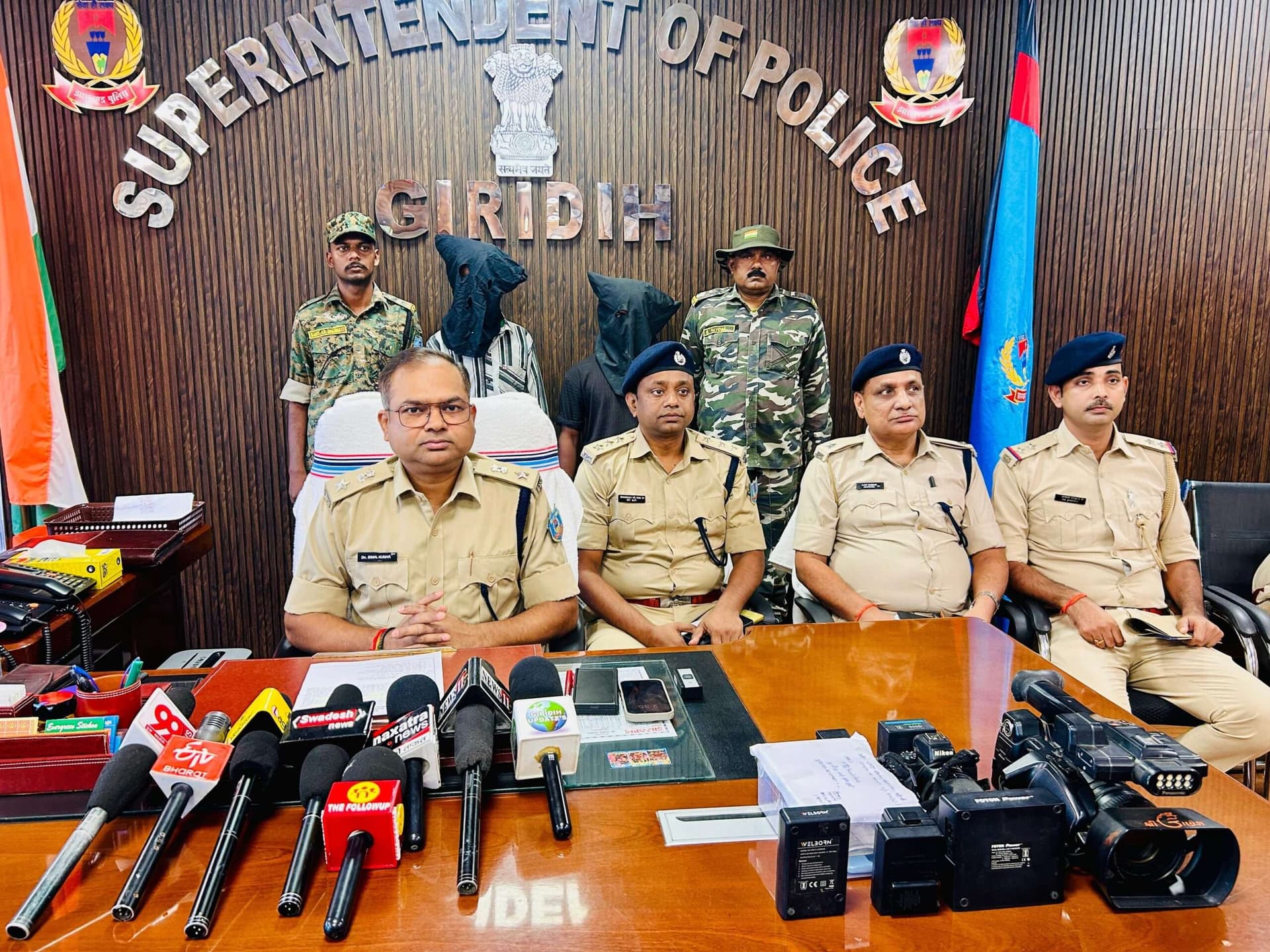 Giridih News :गांडेय पुलिस के सहयोग से डहुआटांड़ में छापेमारी कर दो आरोपियों को दबोचा को अंजाम