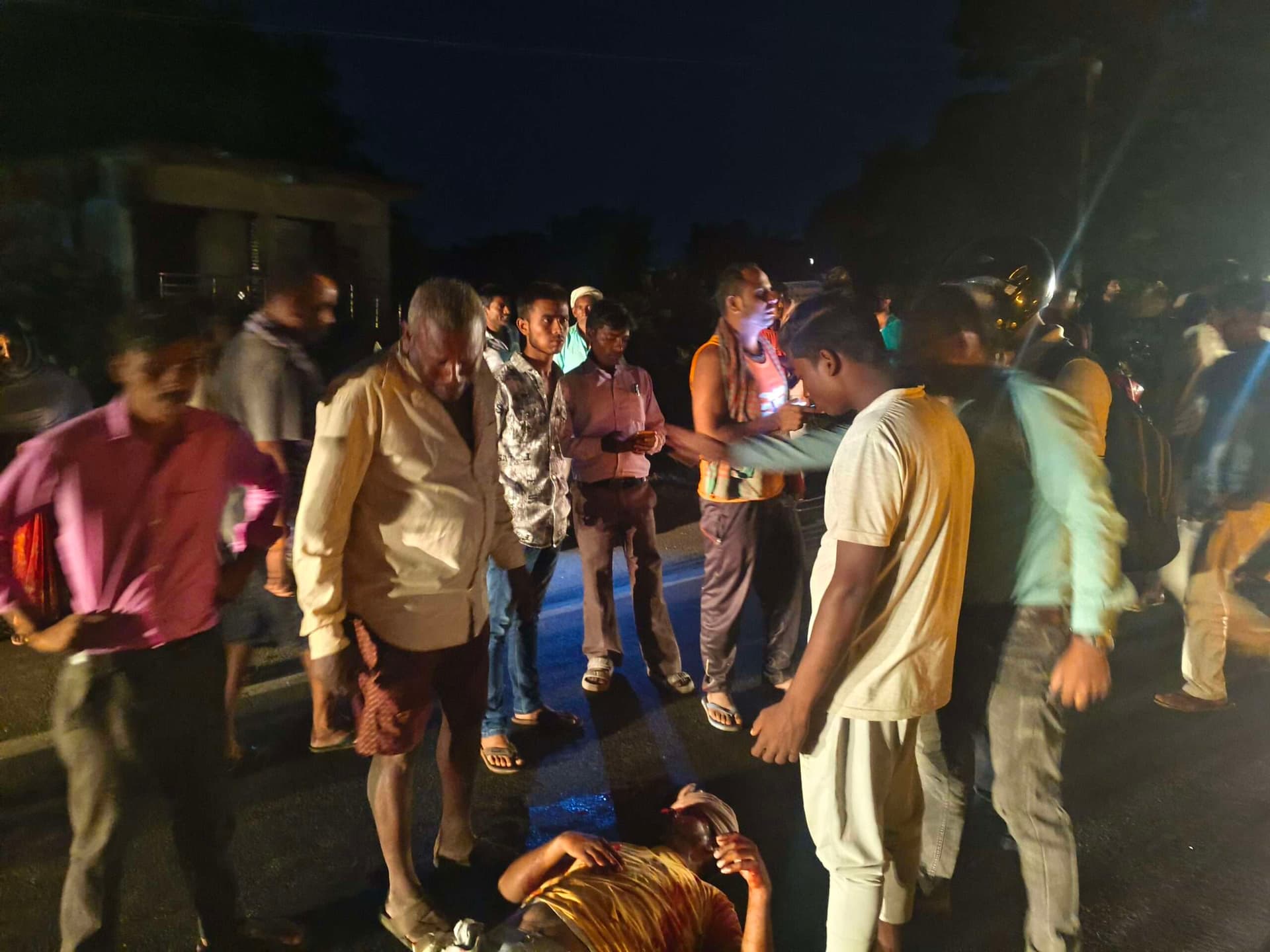 Giridih News :कार की टक्कर से बाइक सवार घायल