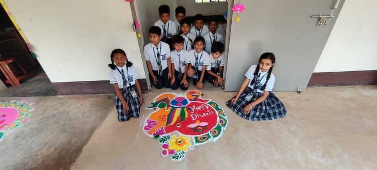 Chaibasa News : बच्चों के विकास में सहायक हैं प्रतियोगिताएं