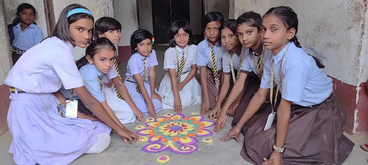 रंगोली प्रतियोगिता में बच्चों ने लिया बढ़ चढ़कर लिया भाग