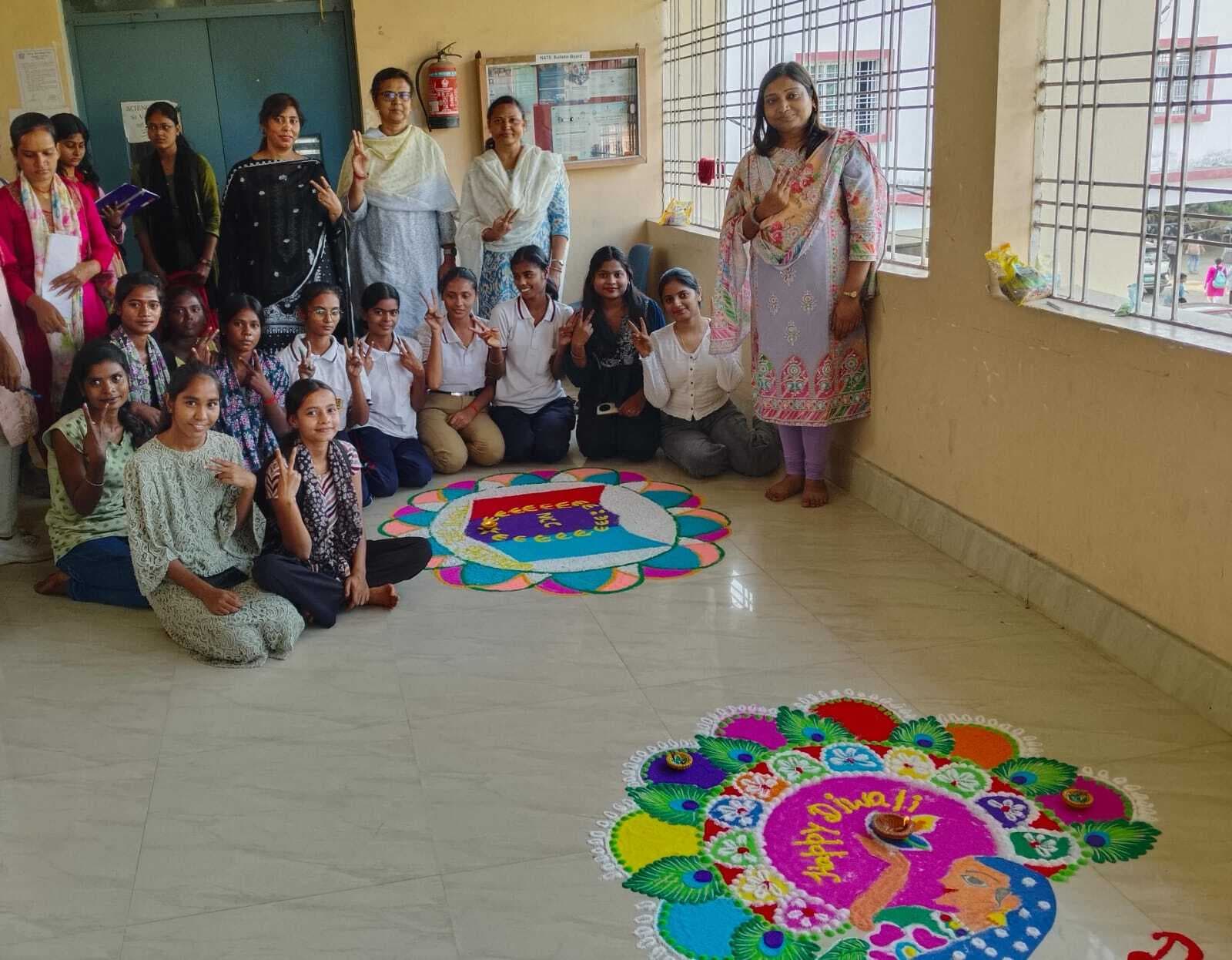 जीबीएम कॉलेज में धनतेरस व दीपोत्सव पर रंगोली प्रतियोगिता का हुआ आयोजन