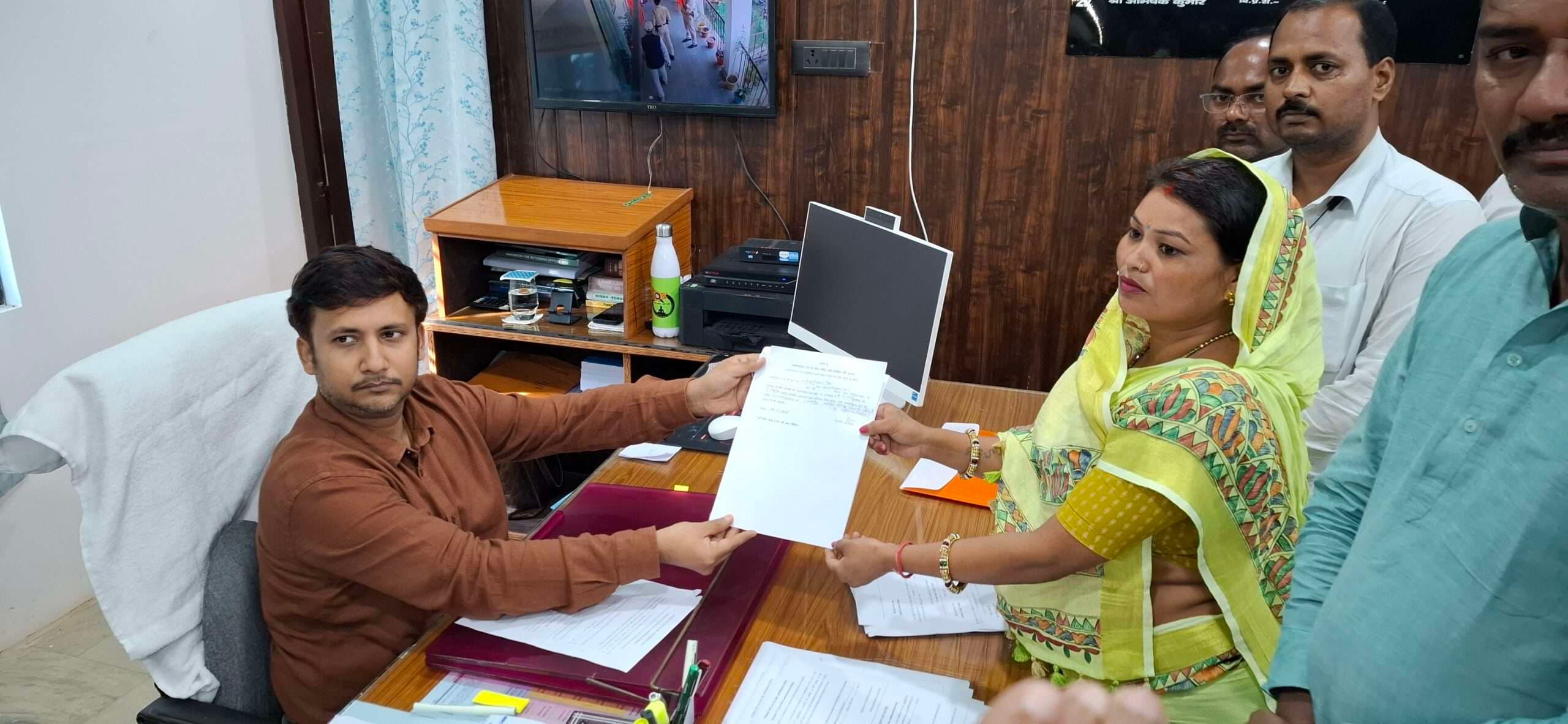 त्रिवेणीगंज विस क्षेत्र से जदयू प्रत्याशी ने भरा नामांकन पर्चा, पांच एनआर कटे