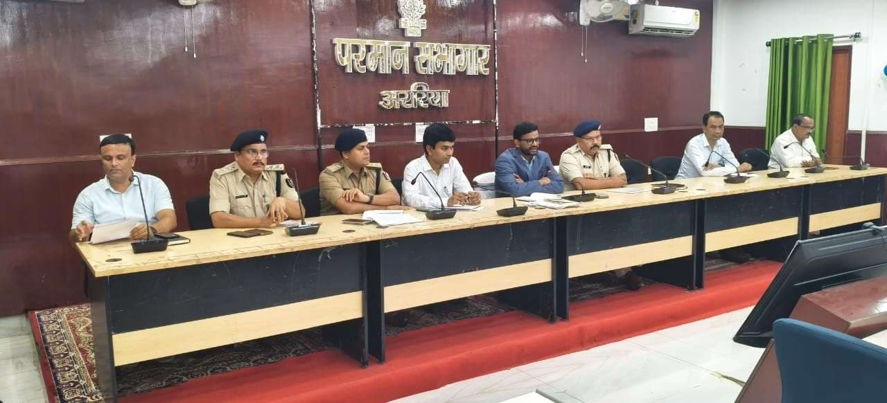 आपसी सौहार्द के साथ मनाएं दीपावली व छठ : डीएम