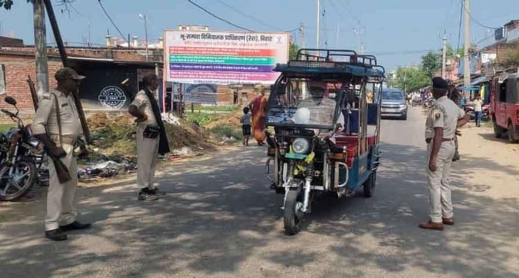 घोंघसा व तरहारी चेकनाका पर की गयी वाहनों की जांच