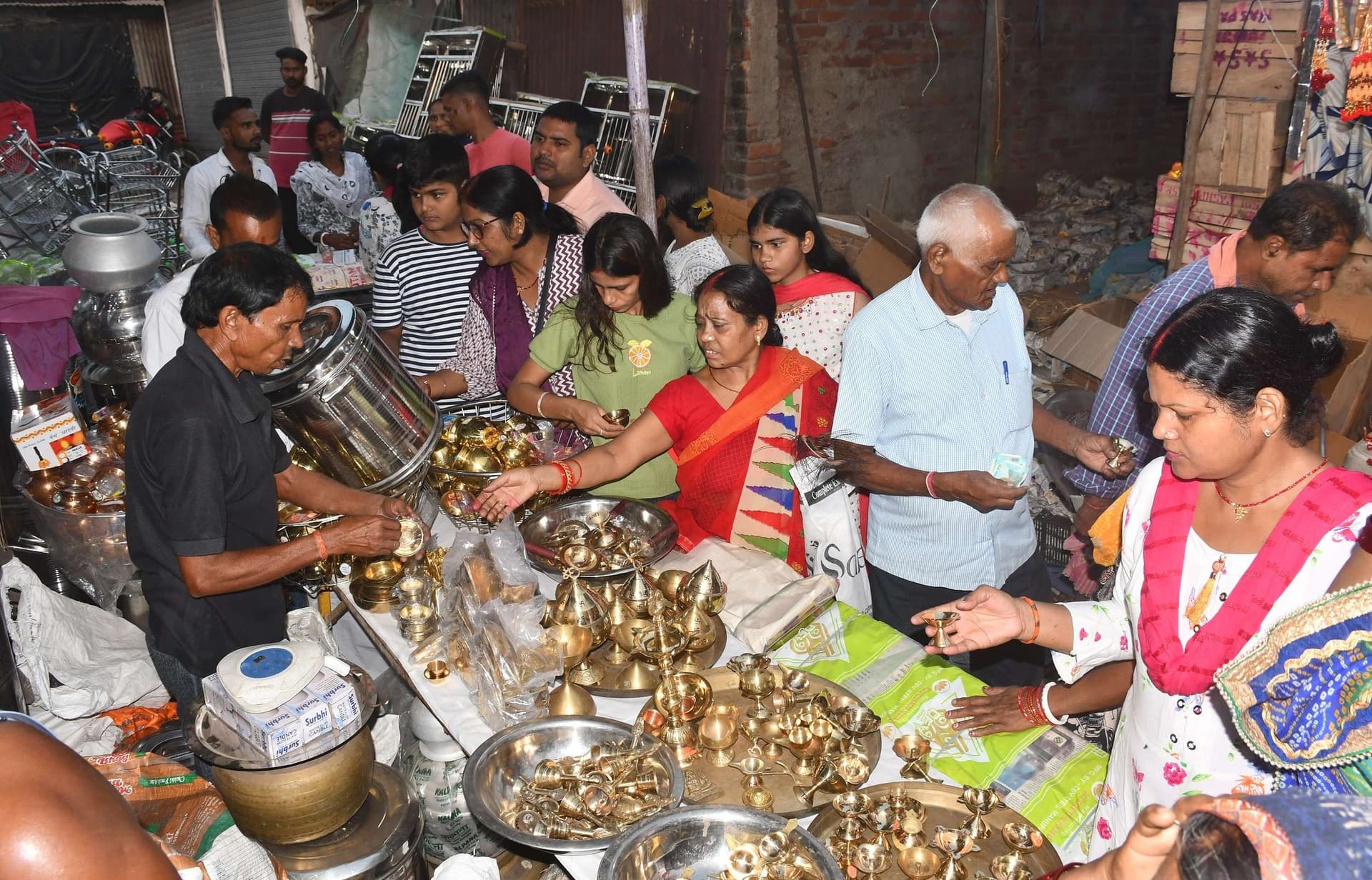 Bokaro news : धनतेरस पर बोकारो में बरसा धन, 200 करोड़ से अधिक का हुआ कारोबार