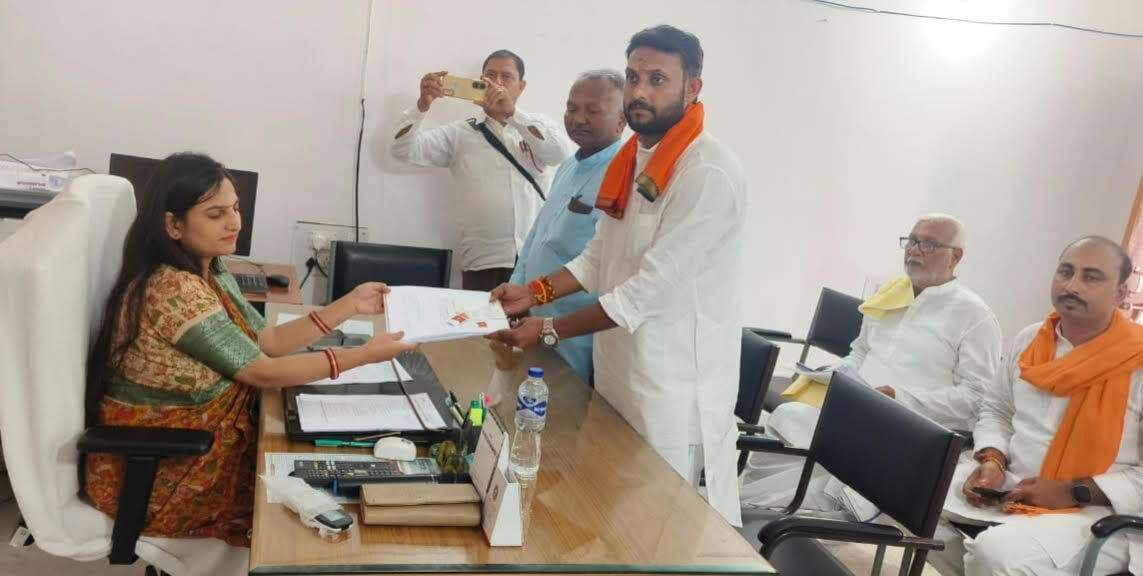 Madhubani News : छठे दिन झंझारपुर एवं राजनगर विधानसभा क्षेत्र से 3- 3 प्रत्याशियों ने किया नामांकन पर्चा दाखिल