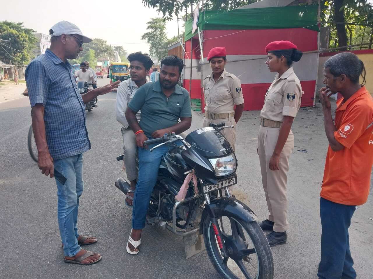 पुलिस ने चलाया वाहन चेकिंग अभियान