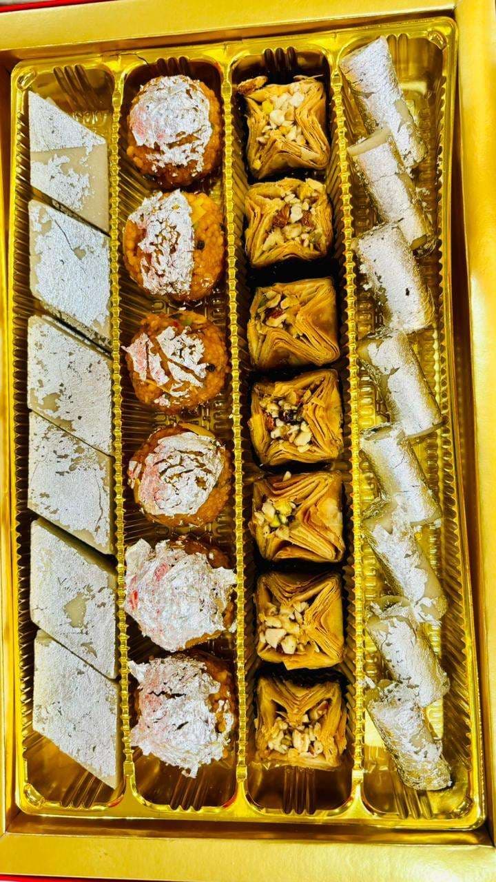 Ranchi News : दीपावली पर मिठाइयों का राजा शाही लड्डू से लेकर रानी काजू कतली है खास