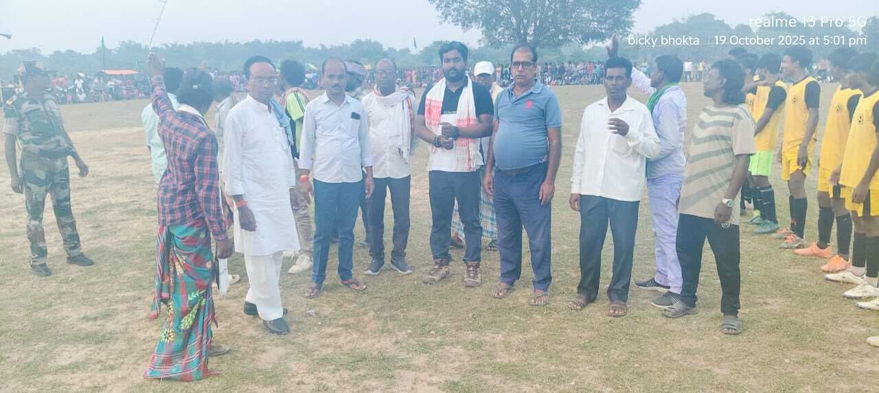 ट्रॉफी पर जॉन एफसी करमाटांड़ ने जमाया कब्जा
