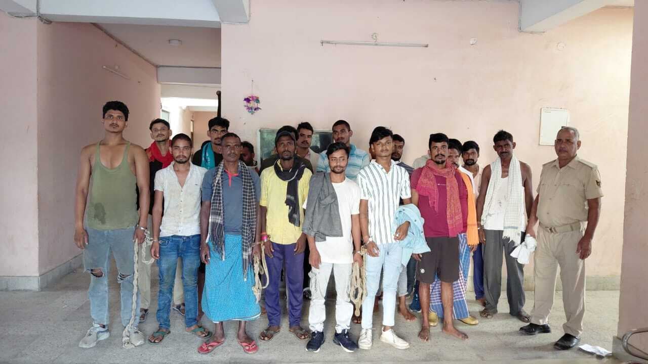 तीन तस्करों व 19 शराबियों को किया गिरफ्तार