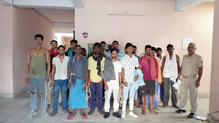 तीन तस्करों व 19 शराबियों को किया गिरफ्तार