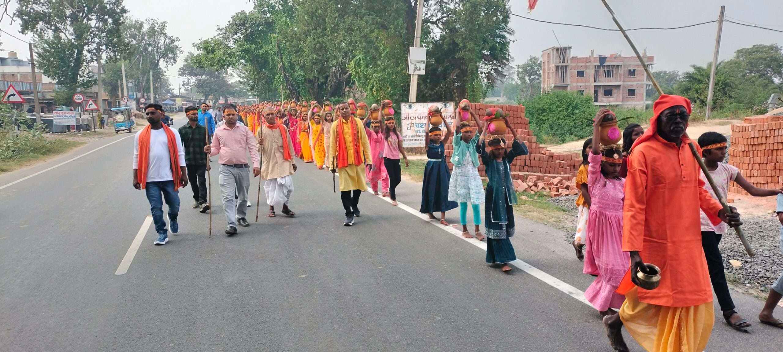 Giridih News :कालीपूजा को लेकर निकली भव्य कलश यात्रा