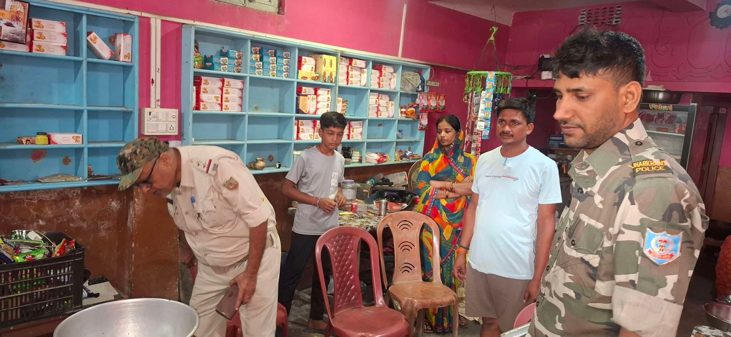 Giridih News :मिठाई दुकान से छह लाख की संपत्ति चोरी