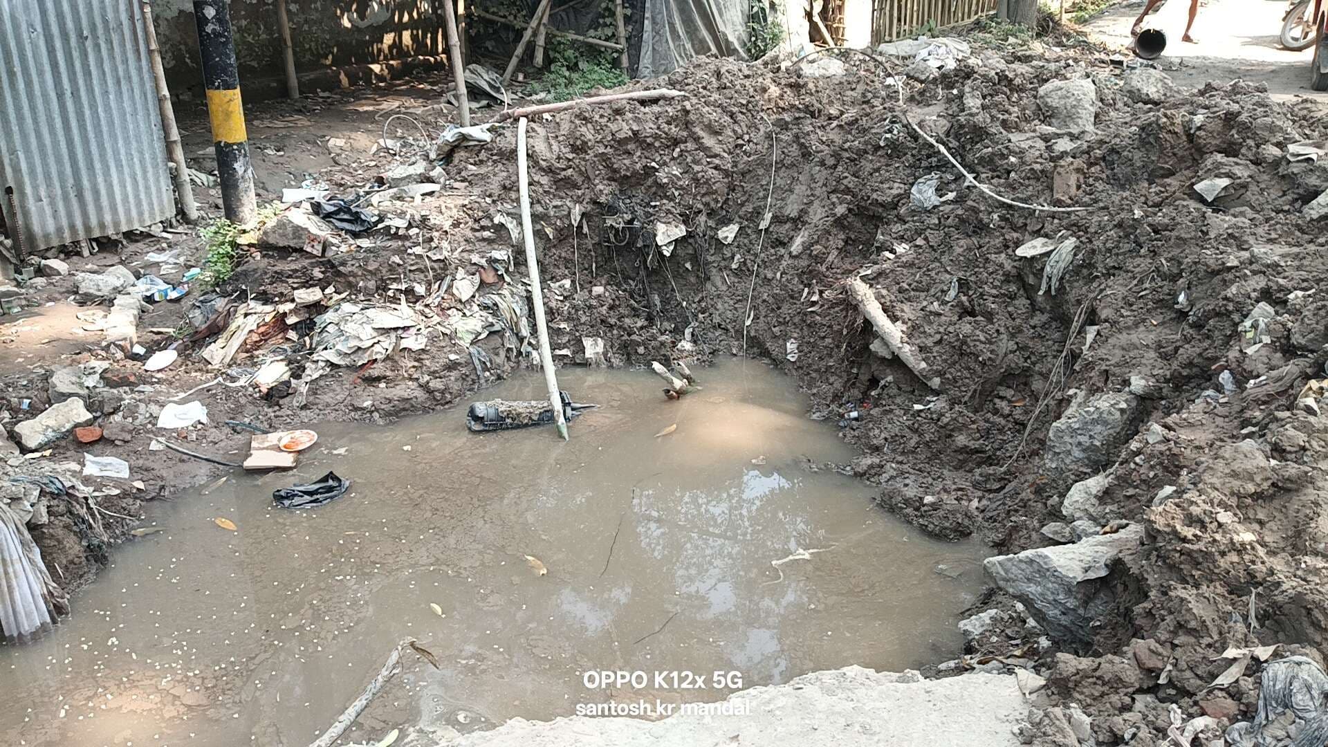 Darbhanga News: नगर एवं आवास विभाग ने शहर में बेला मोड़ मोहल्ला का पेयजल कनेक्शन काटा
