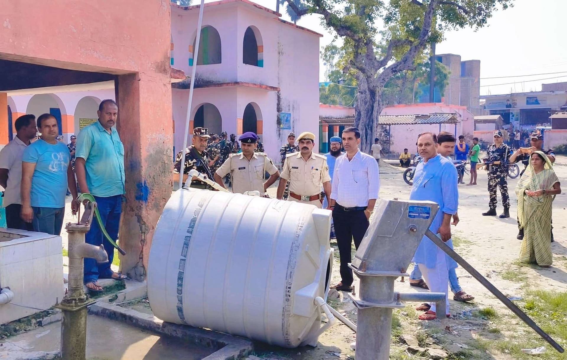Motihari: दीपावली की रात उपद्रवी तत्वों ने तोड़ा विद्यालय के पानी की टंकी