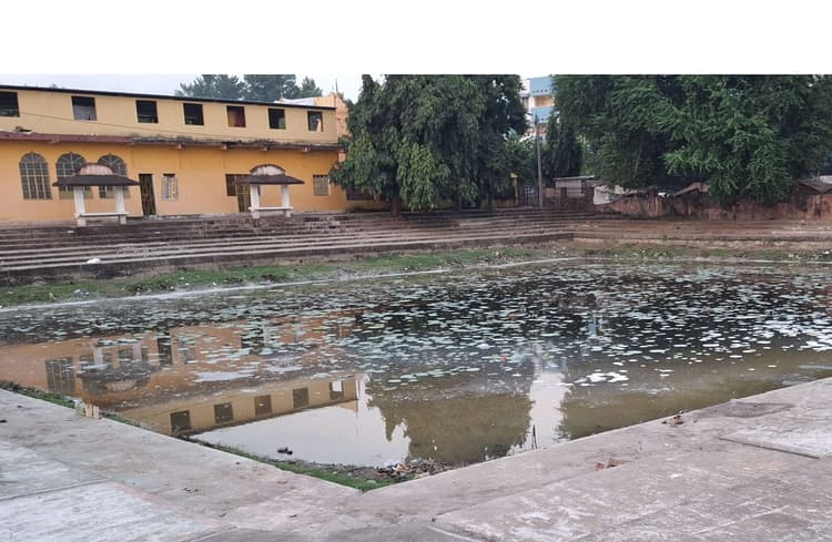 दीपावली की उतरी खुमारी, शहर में शुरू हुई छठ महापर्व की तैयारी