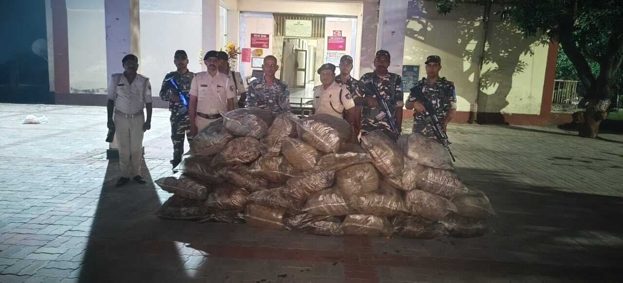 810 लीटर नेपाली शराब जब्त, तस्कर फरार