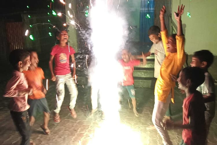 hajipur news. महुआ में धूमधाम से मनायी गयी दीपावली