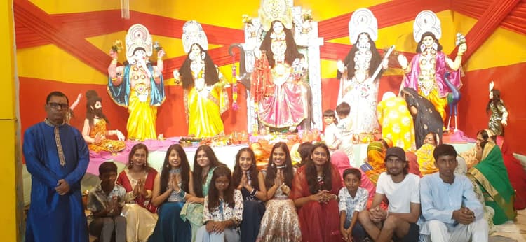 hajipur news. लक्ष्मी-गणेश की पूजा कर मांगी सुख-समृद्धि