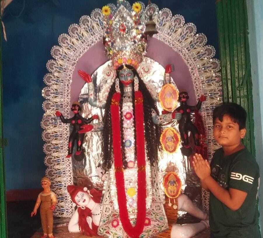 करौं में धूमधाम से हुई काली पूजा