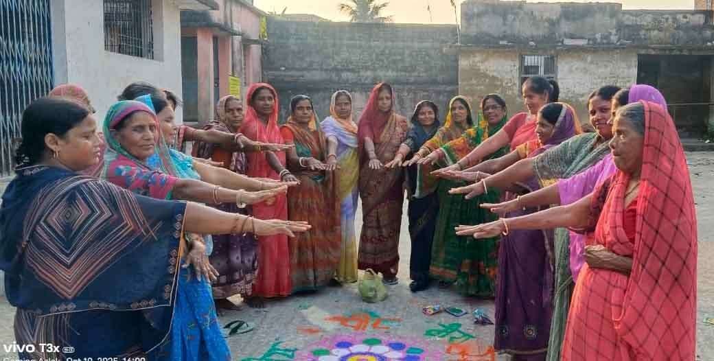 मतदाताओं को मतदान के लिए जागरूक कर रही जीविका दीदी