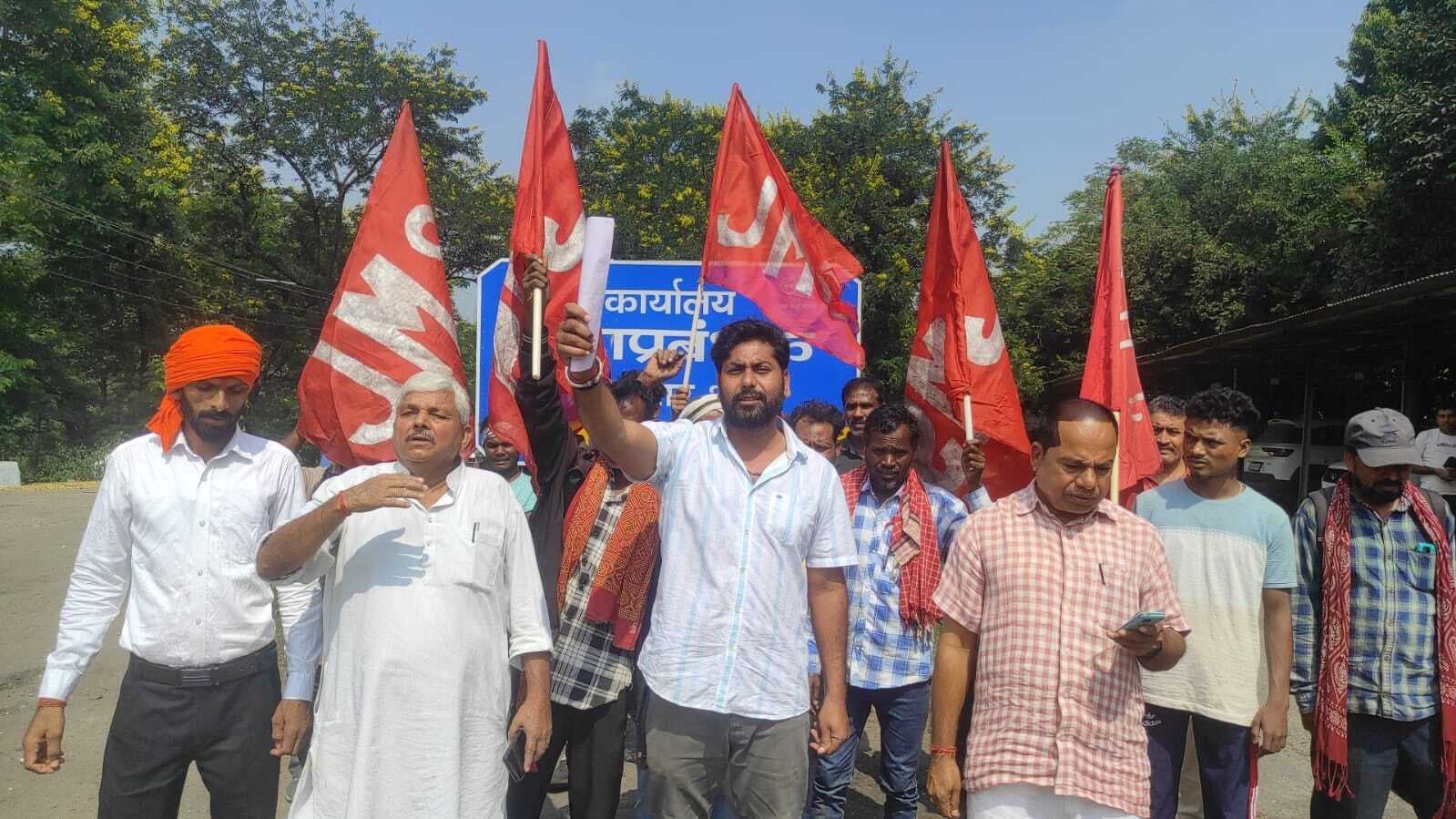 पेलोडर ऑपरेटरों ने मांगा एचपीसी के तहत वेतन