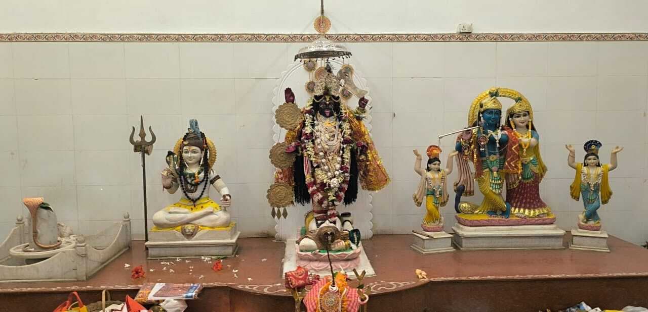 दीपावली में मंदिर, घर व दुकान में हुए धार्मिक अनुष्ठान