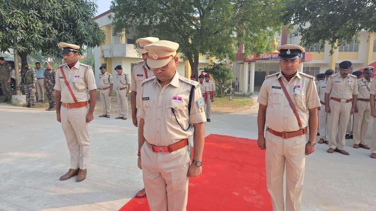 Giridih News :पुलिस संस्मरण दिवस पर जवानों को दी गयी श्रद्धांजलि