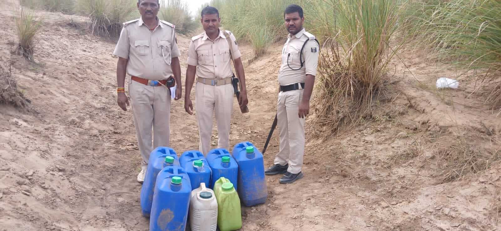 230 लीटर देसी महुआ शराब जब्त