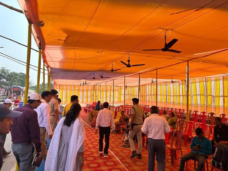 त्योहारों पर कटिहार से 16 व एनएफ रेलवे से 48 पूजा स्पेशल ट्रेनें चलीं