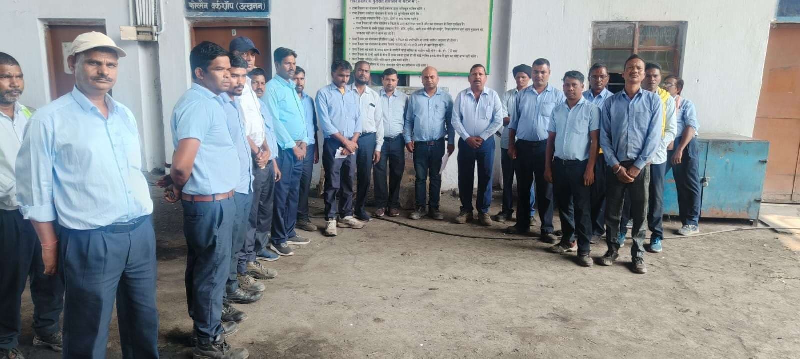 दिवंगत डंपर ऑपरेटर को दी गयी श्रद्धांजलि