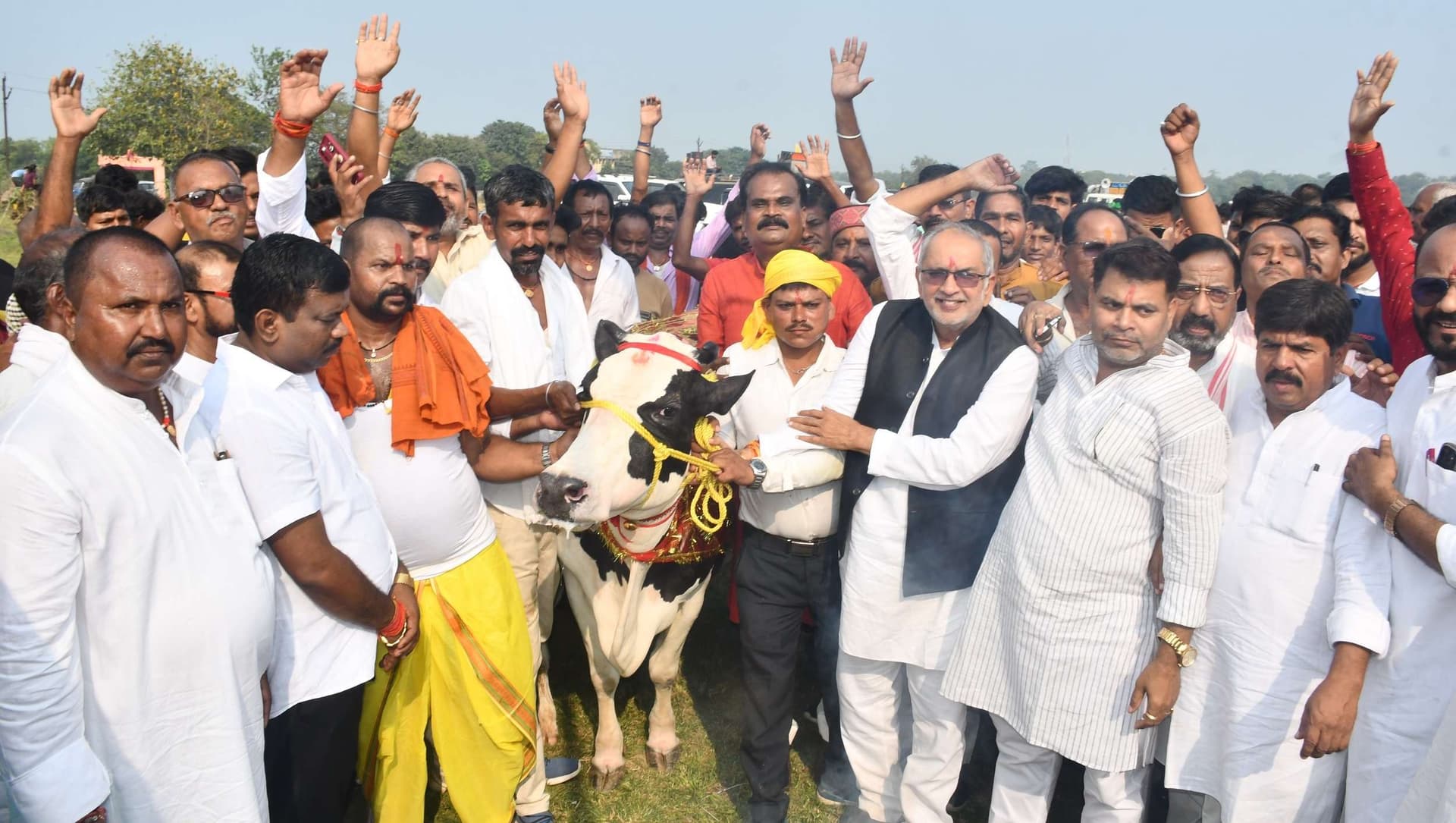 Bokaro News : संस्कृति व प्रकृति के प्रति सम्मान का भाव है गोवर्धन पूजा : विधायक