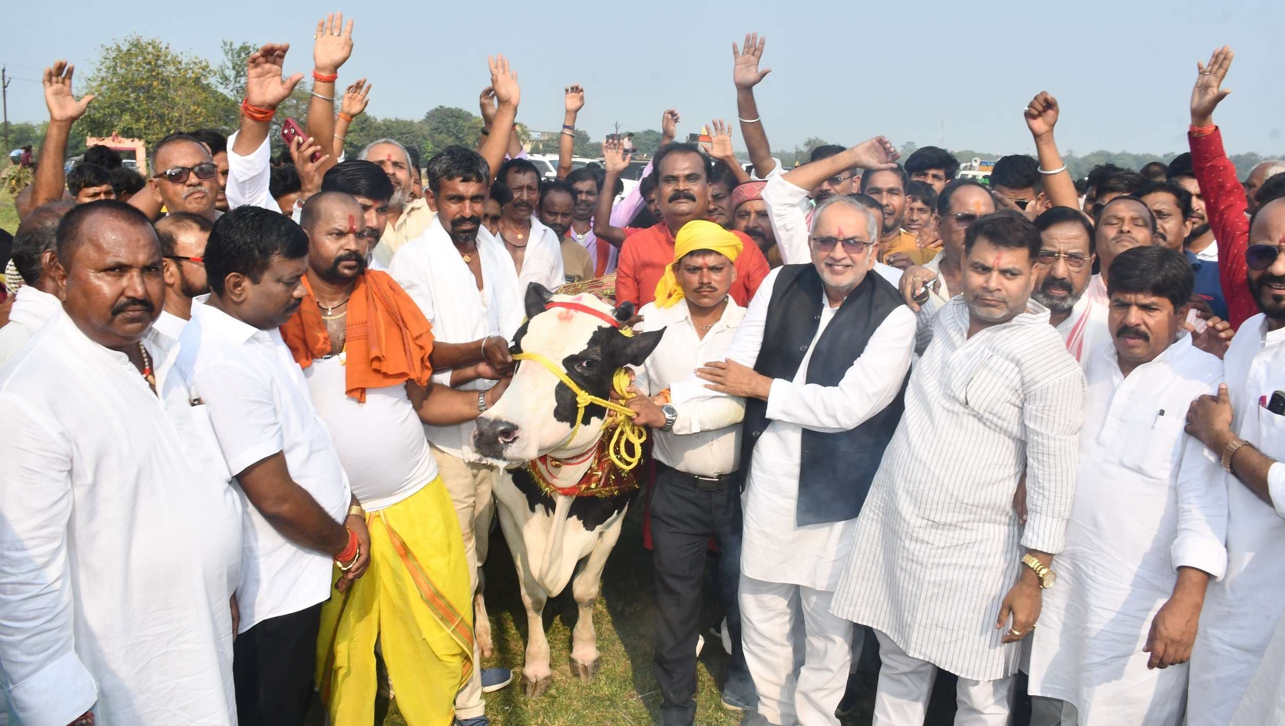 Bokaro News : संस्कृति व प्रकृति के प्रति सम्मान का भाव है गोवर्धन पूजा : विधायक