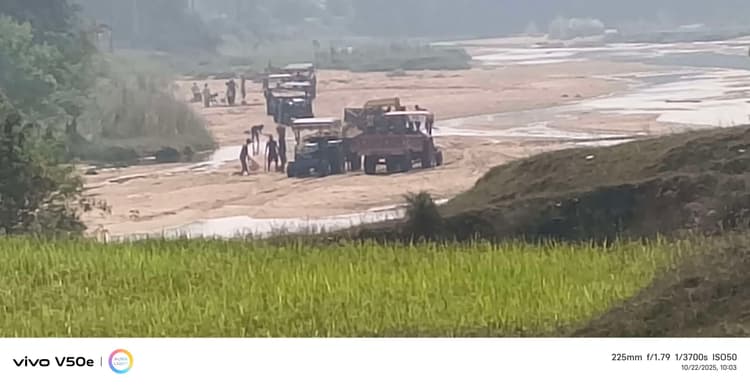 Giridih News :एसडीपीओ की सख्ती के बाद भी बालू तस्करी धड़ल्ले से जारी