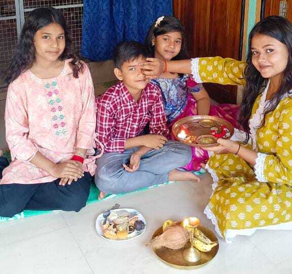 भैया दूज पर बहनों ने भाइयों के दीर्घायु की कामना की