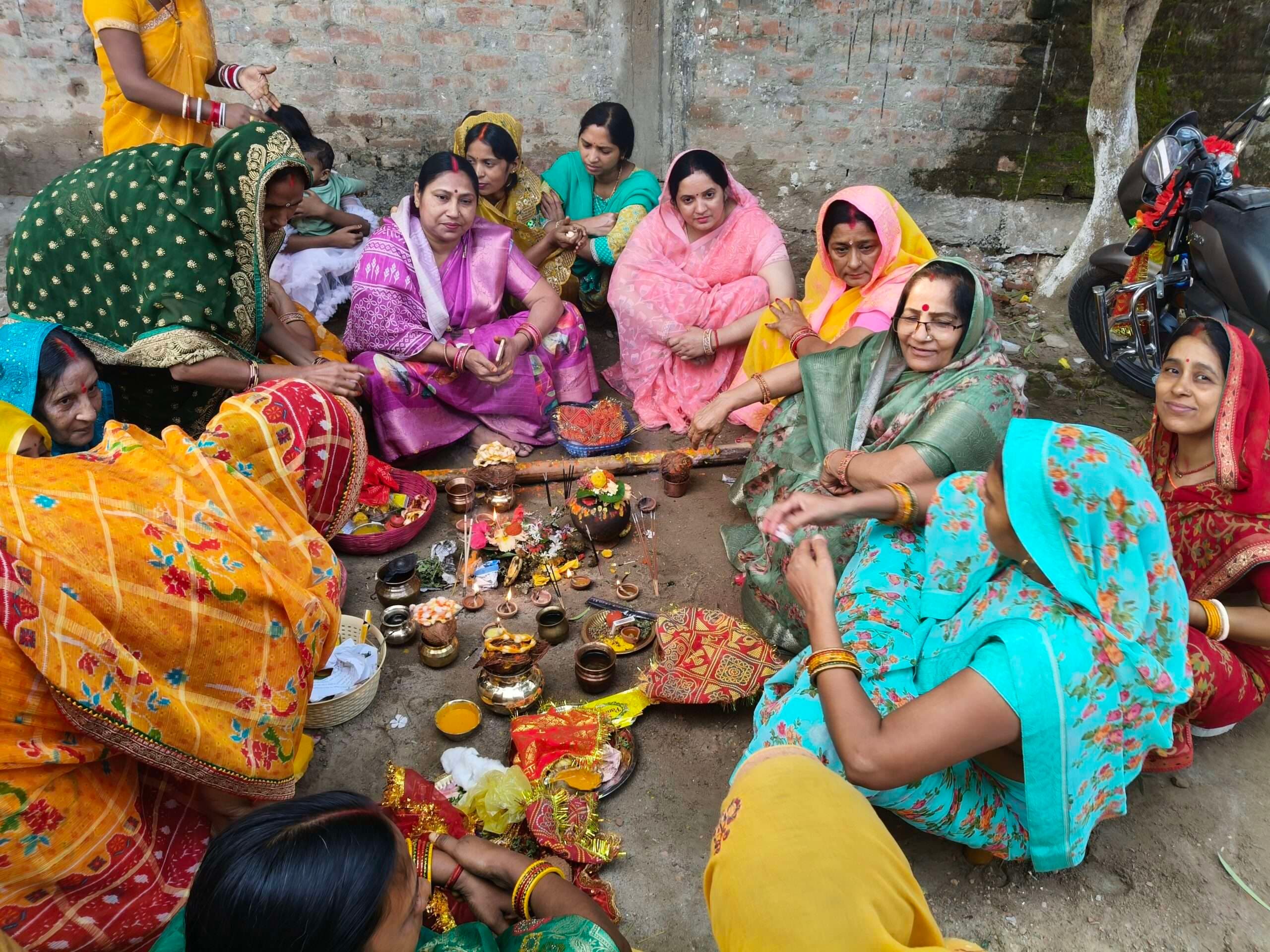 भैया दूज पर भाइयों के दीर्घायू की कामना