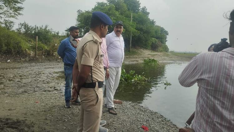 छठ घाटों पर सभी आवश्यक व्यवस्थाएं सुनिश्चित कराएं: नगर आयुक्त