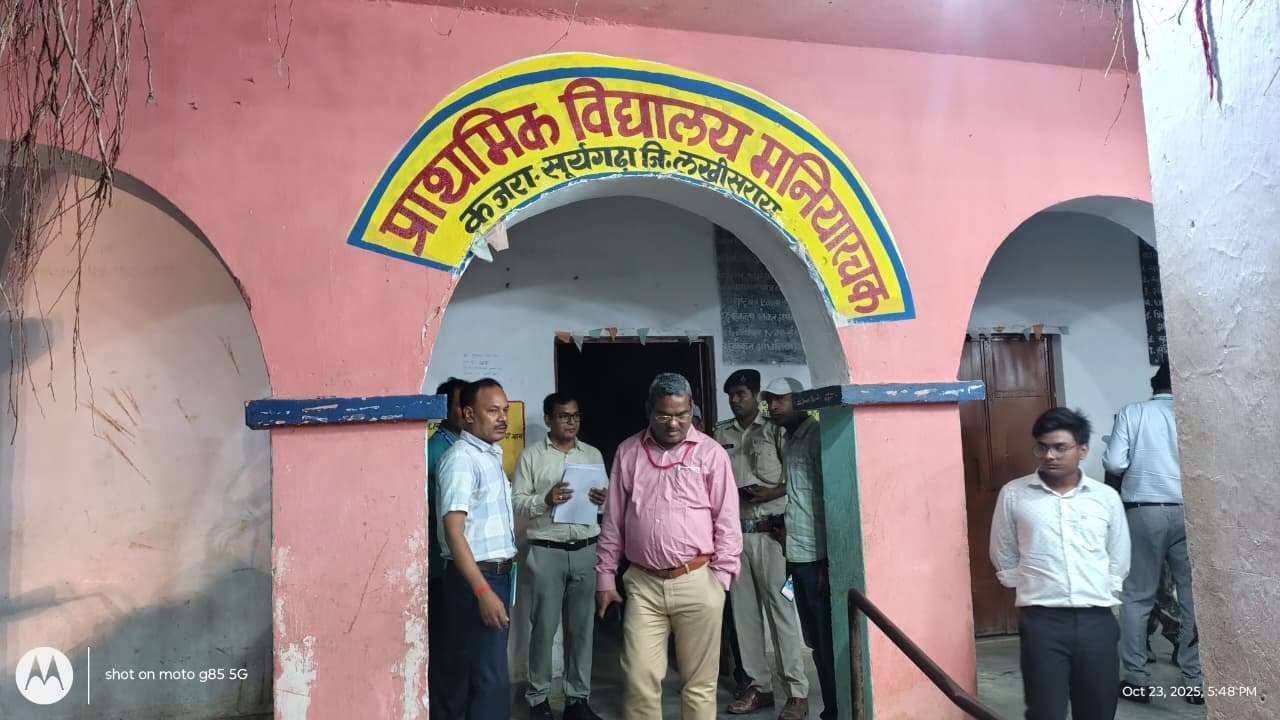 सामान्य प्रेक्षक ने कजरा व पीरीबाजार थाना क्षेत्र के मतदान केंद्रों का किया निरीक्षण