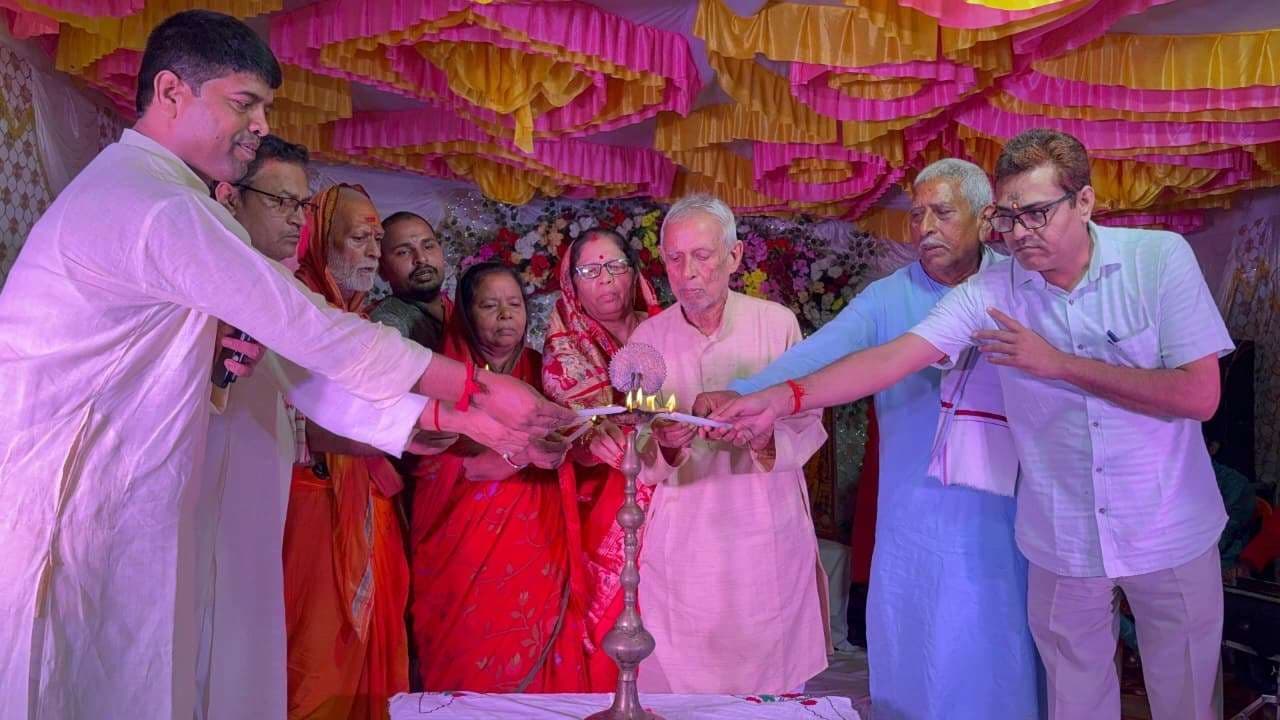 मां काली मंदिर में रात्रि जागरण में सैकड़ों श्रद्धालुओं ने लिया भाग