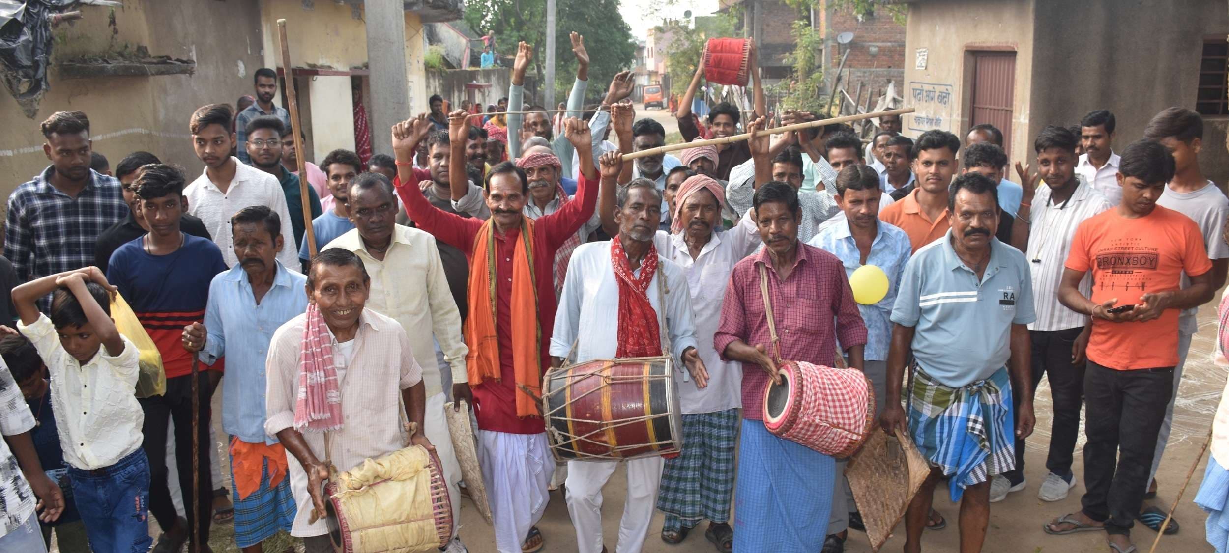 Bokaro News : चास में सोहराय, बरद खूंटा व गोवर्धन पूजा की रही धूम